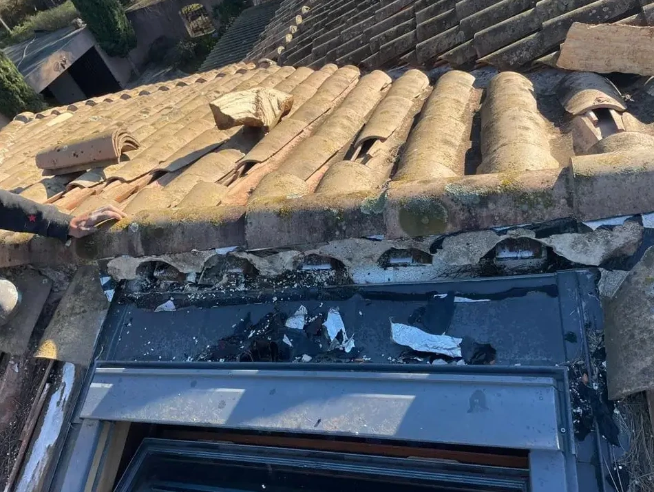 Dépannage toiture urgence Antibes après intempéries et réparations de tuiles cassées